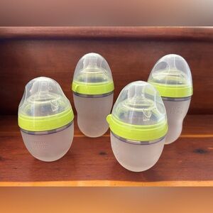 Comotomo Baby Bottles with Green Caps